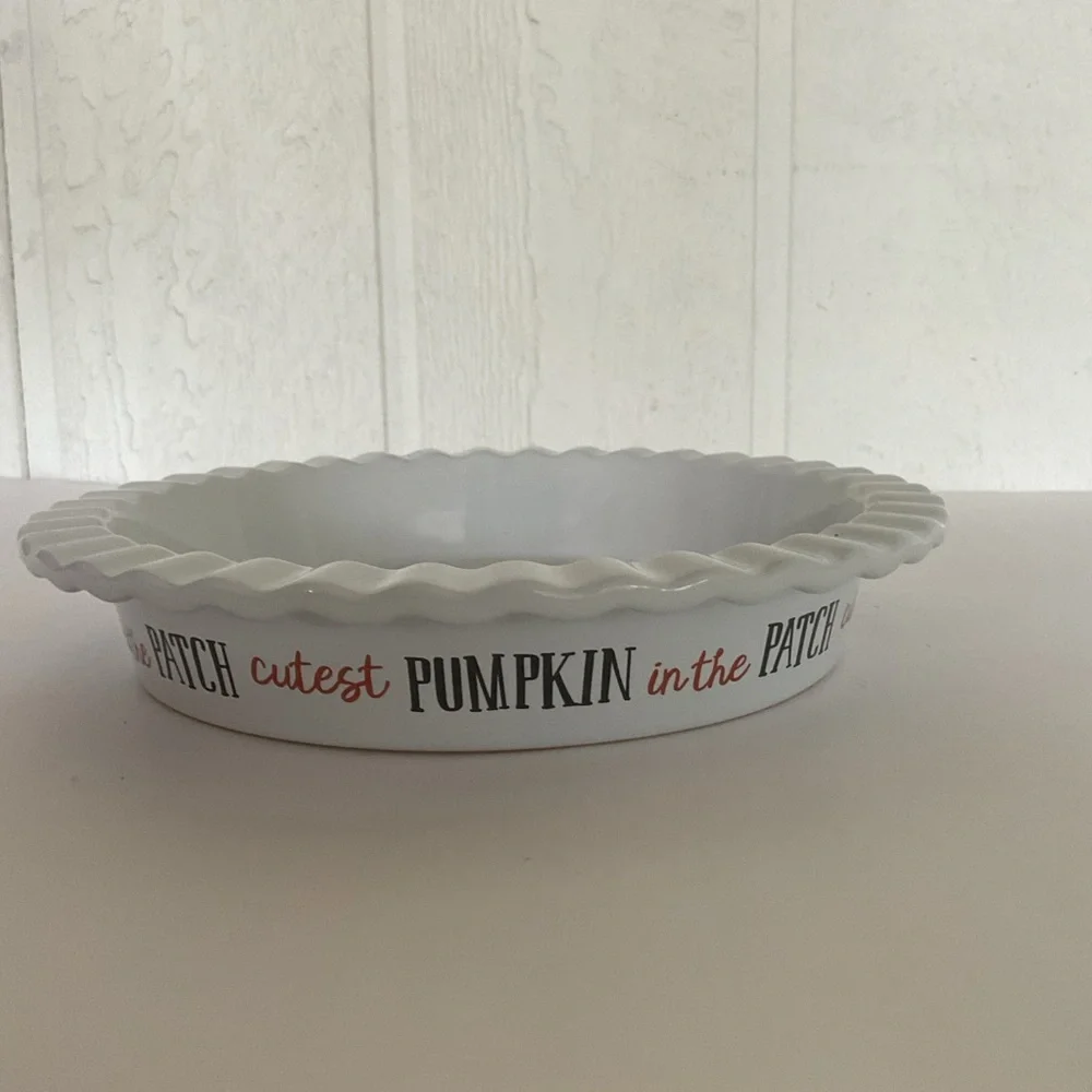 Star Wars White Pumpkin Pie Plate with Baby Yoda and Pumpkins